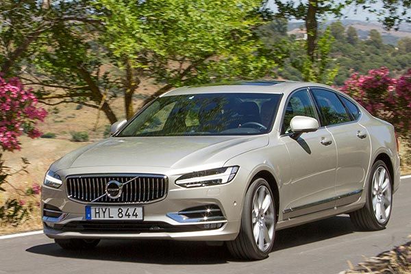 Nous avons pris le volant de la nouvelle VOLVO S90 B4 Mild Hybrid