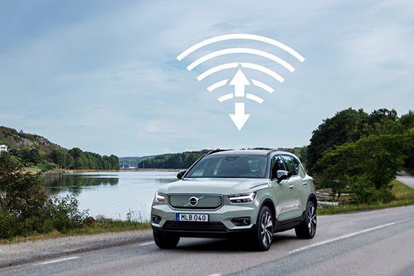 VOLVO Cars lance sa toute première mise à jour du logiciel interne des XC40 Recharge