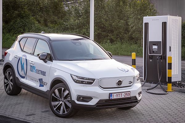 Volvo Car Belux construit son propre réseau de bornes de recharge rapide en collaboration avec ses concessionnaires