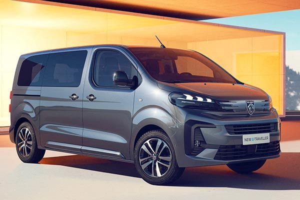 Nouveau PEUGEOT E-TRAVELLER, l'allure au service des professionnels du transport